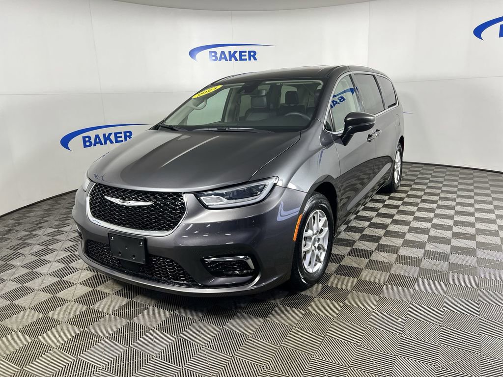 Used 2023 Chrysler Pacifica Touring-L image 1