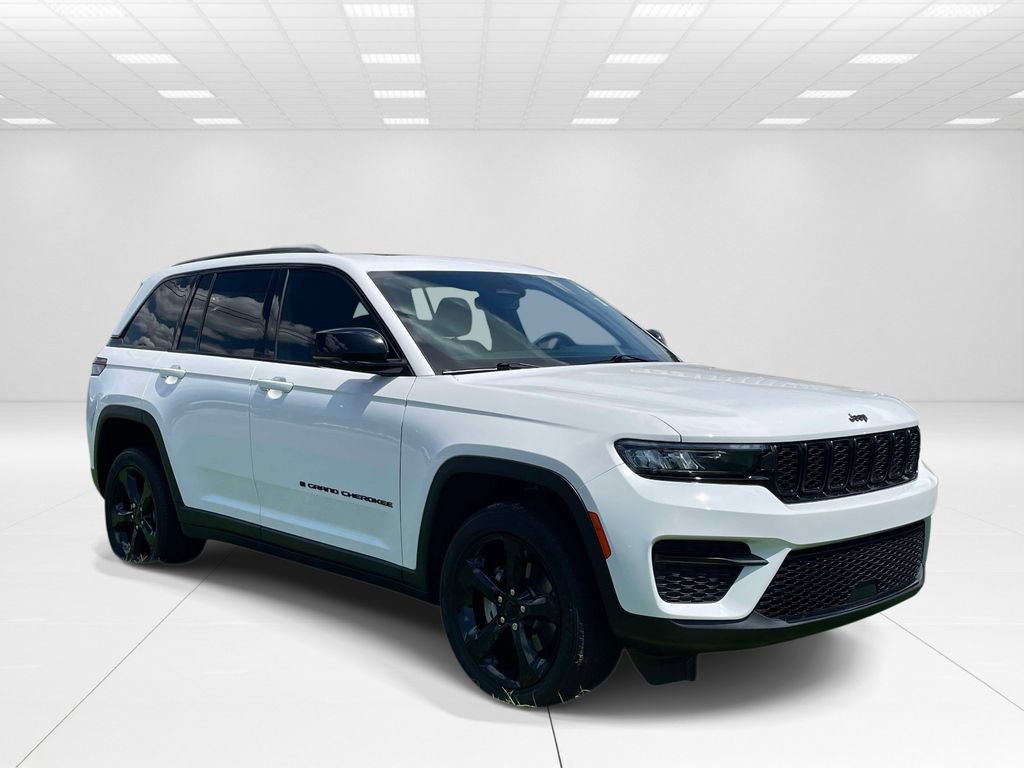 Used 2023 Jeep Grand Cherokee Altitude AWD/4WD image 1