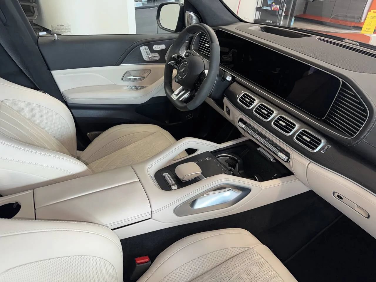 Used 2025 Mercedes-Benz GLS 63 AMG 4MATIC w/ Warmth & Comfort Package image 31