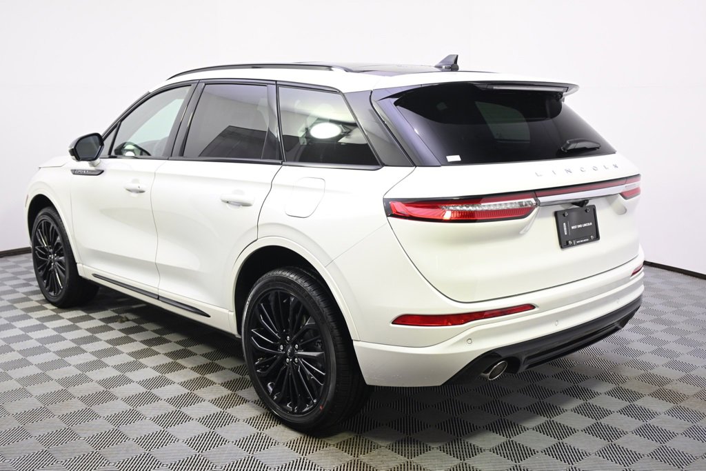 New 2026 Lincoln Corsair Reserve w/ Jet Appearance Package image 3