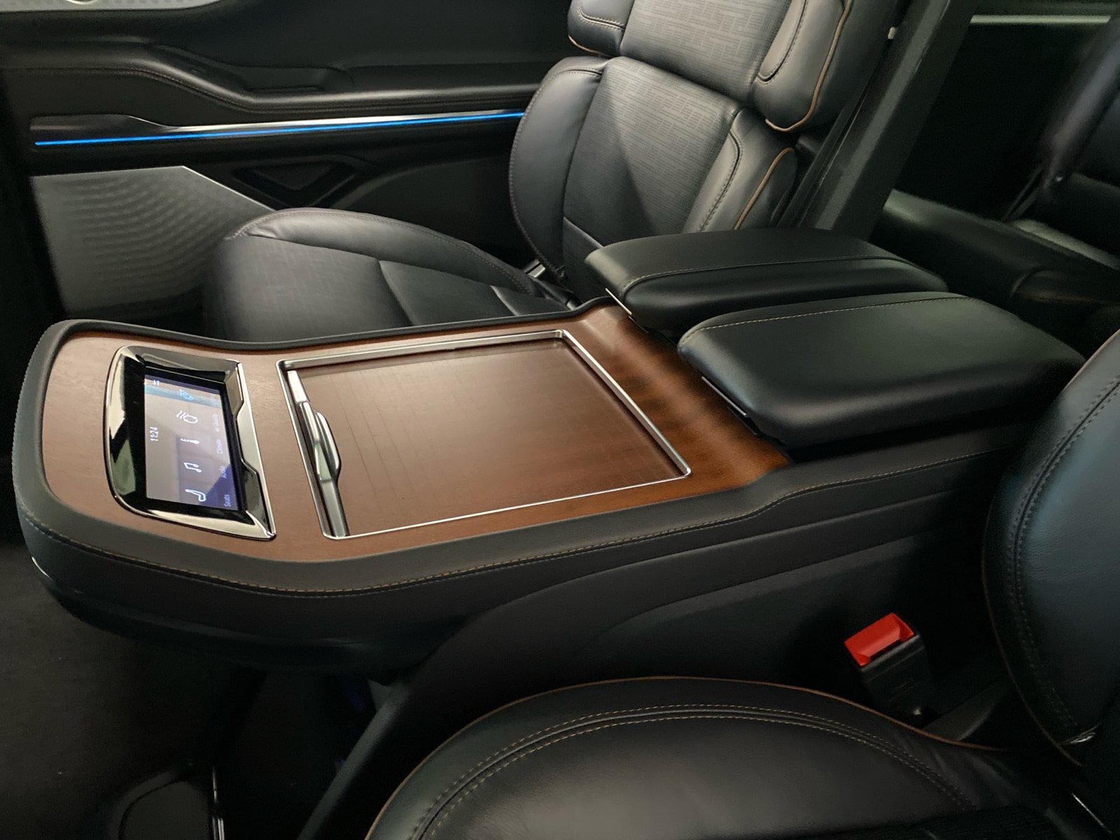 New 2026 Lincoln Navigator L Black Label AWD/4WD image 13