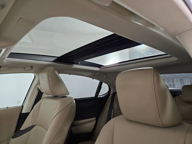 Used 2020 Lexus ES 350 Ultra Luxury w/ Accessory Package image 33