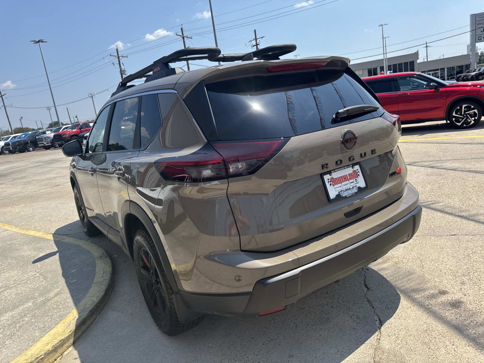 Used 2025 Nissan Rogue SV AWD/4WD image 5