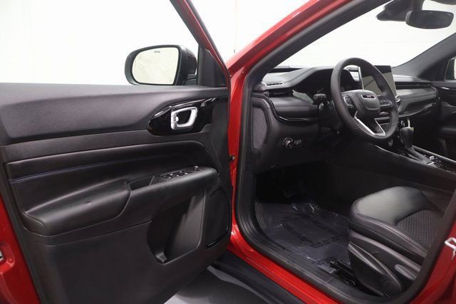Used 2026 Jeep Compass Latitude AWD/4WD image 14