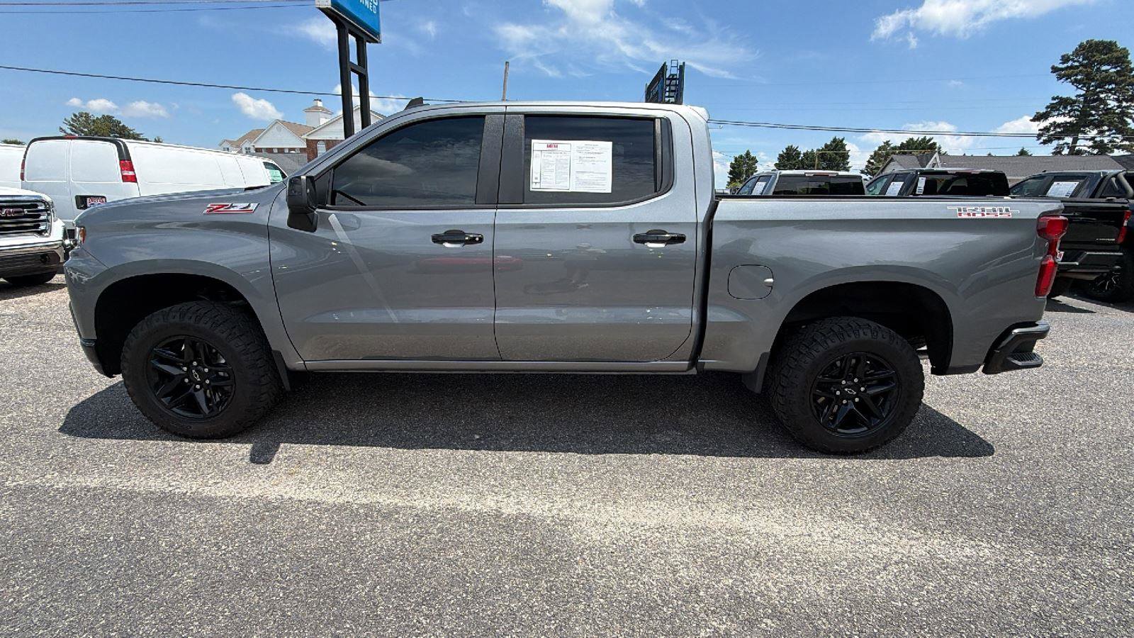 Used 2022 Chevrolet Silverado 1500 LT Trail Boss w/ Bed Protection Package AWD/4WD image 8