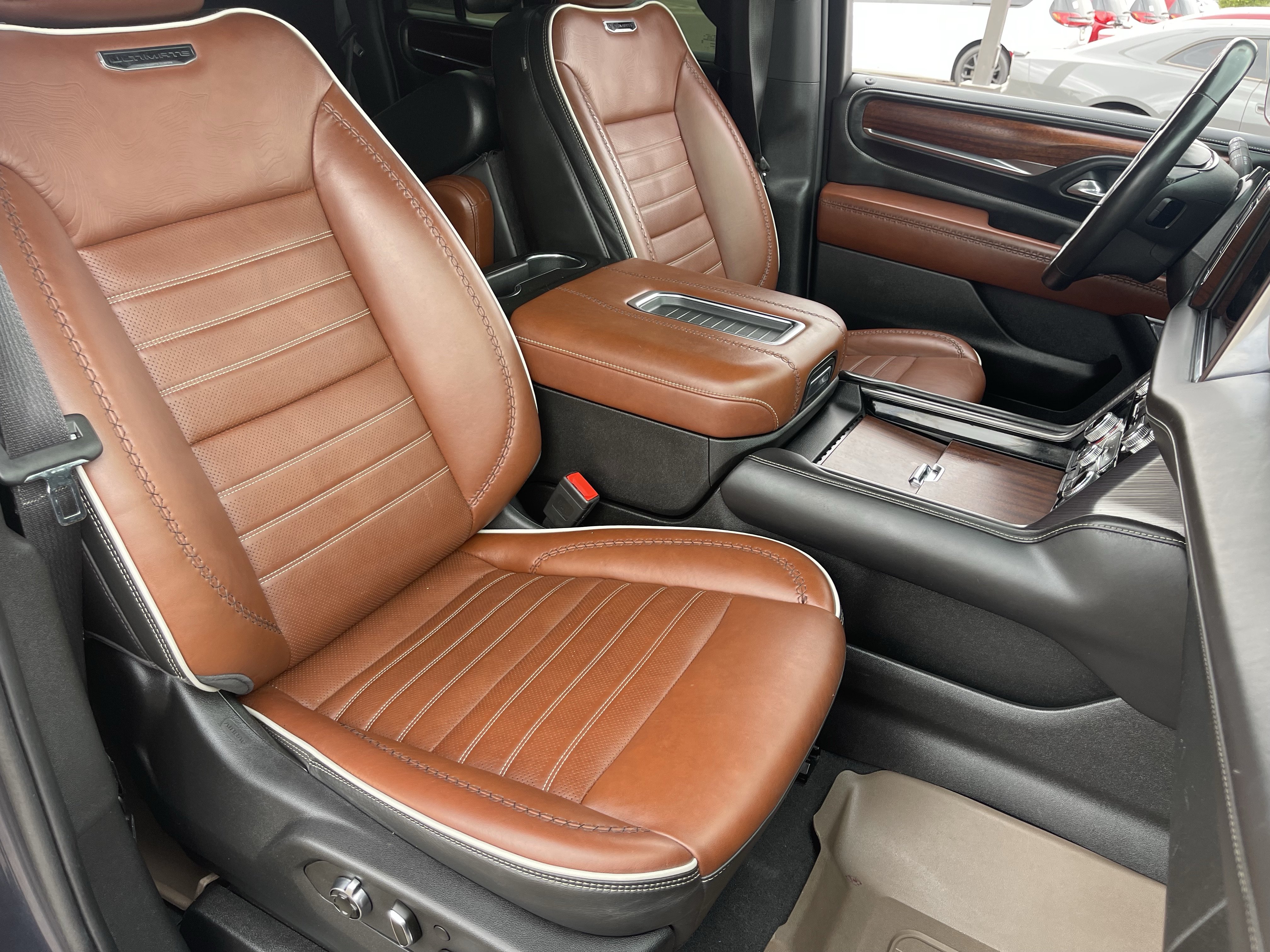 Used 2023 GMC Yukon XL Denali Ultimate AWD/4WD image 9