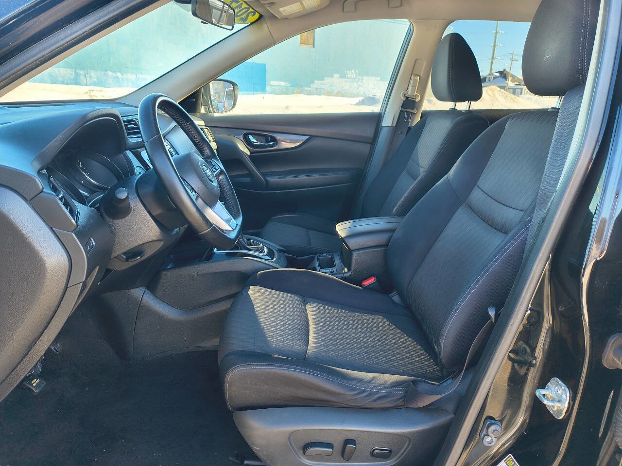 Used 2017 Nissan Rogue SV w/ SV Premium Package image 10