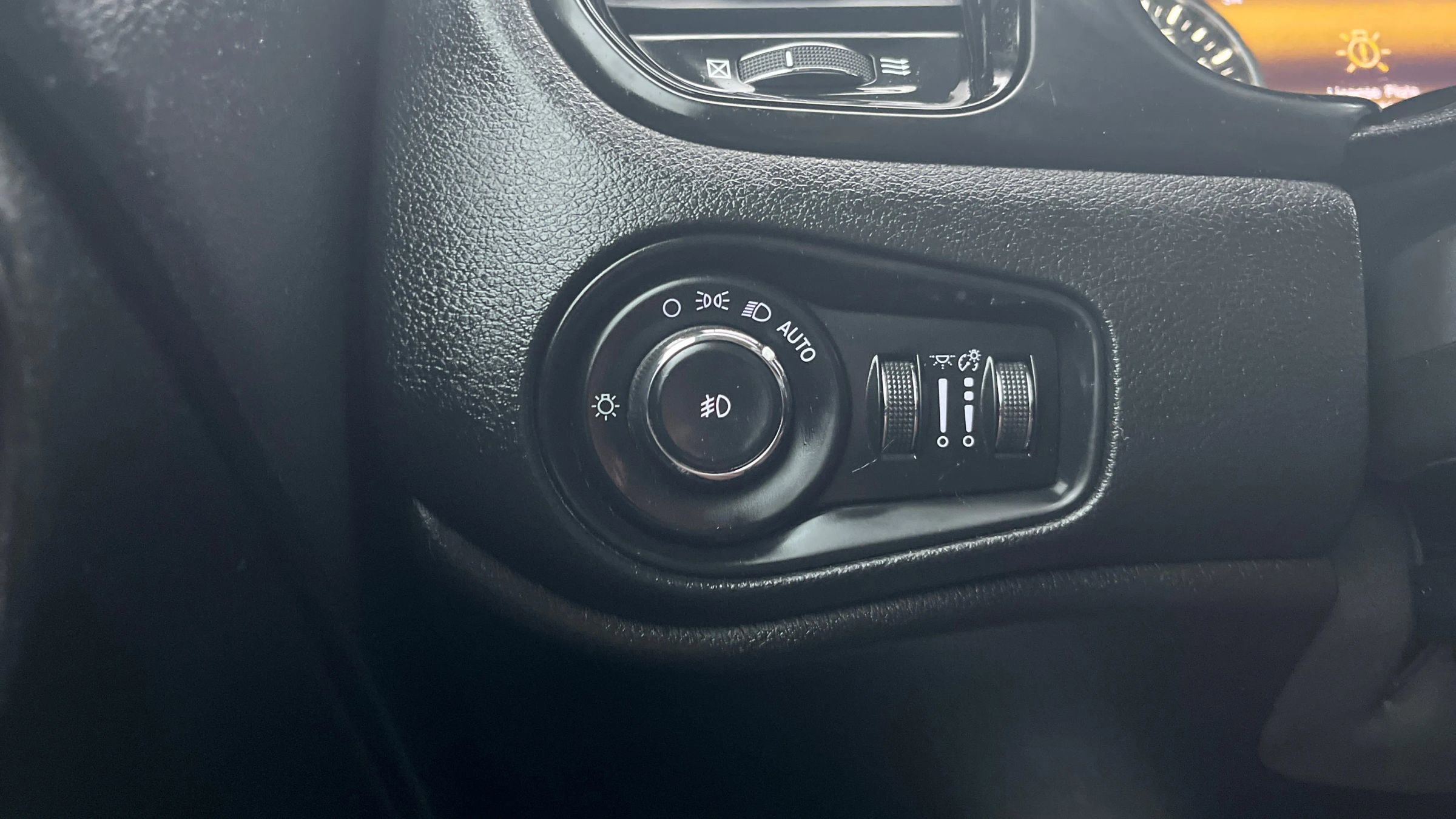 Used 2017 Jeep Renegade Altitude AWD/4WD image 20