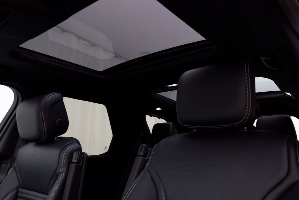 New 2025 Land Rover Discovery S AWD/4WD image 14