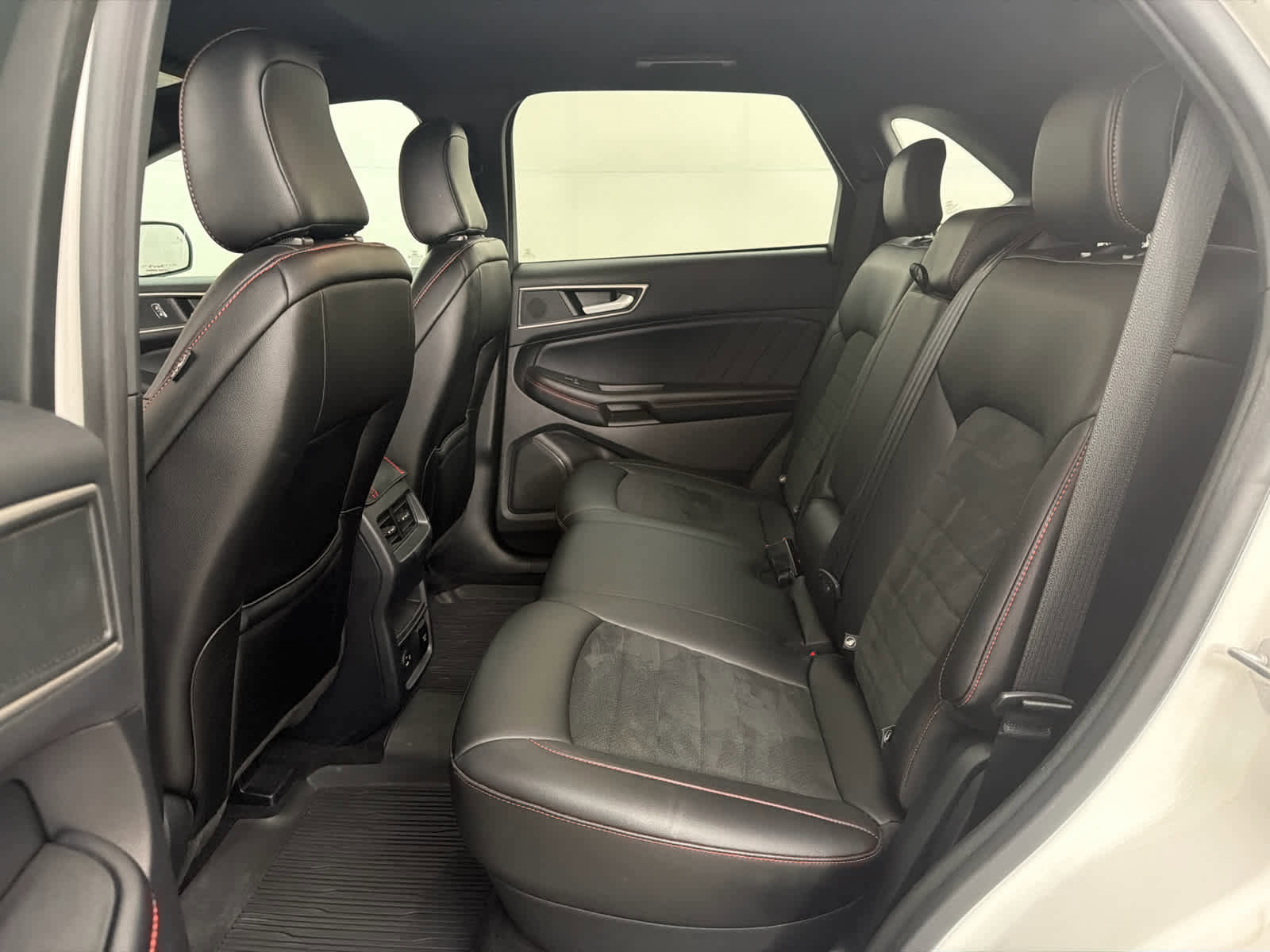 Used 2022 Ford Edge ST-Line w/ Class II Trailer Tow Package image 16