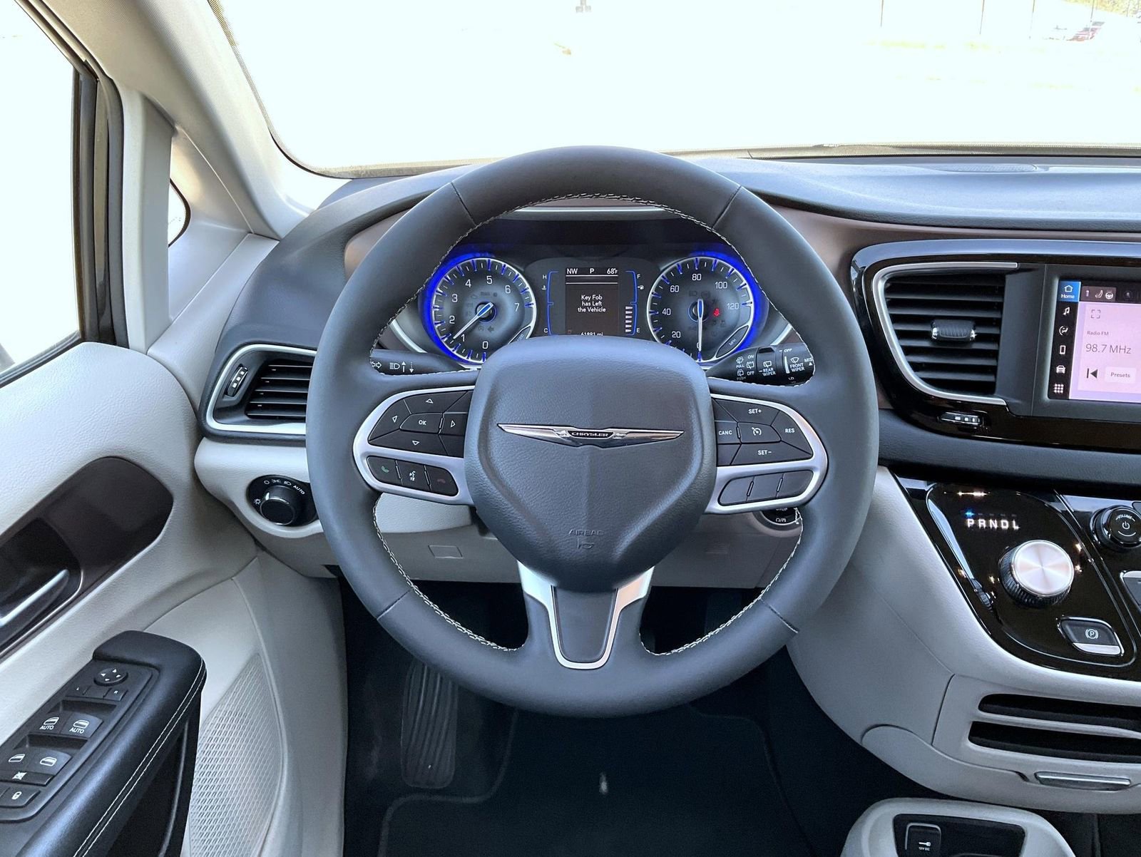 Used 2023 Chrysler Voyager LX image 11