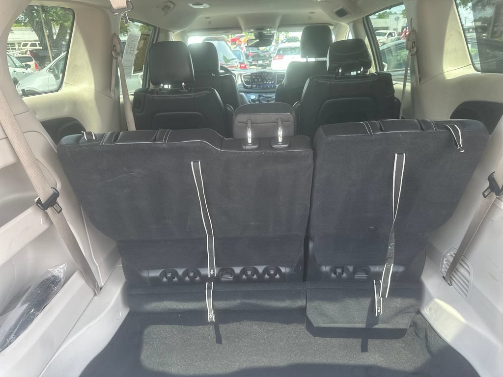 Used 2022 Chrysler Pacifica Touring-L FWD image 21