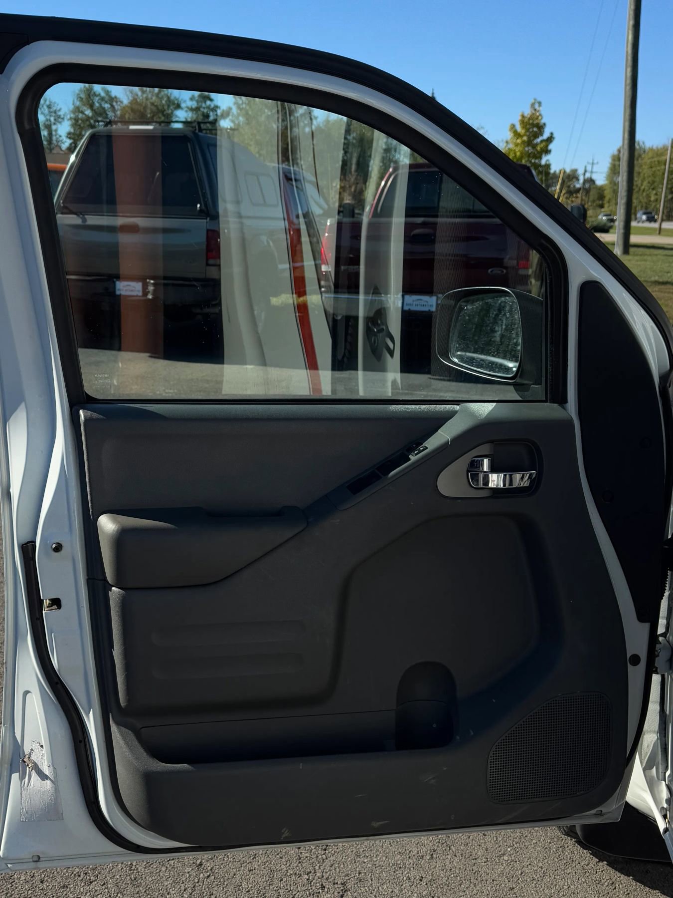 Used 2018 Nissan Frontier SV image 13
