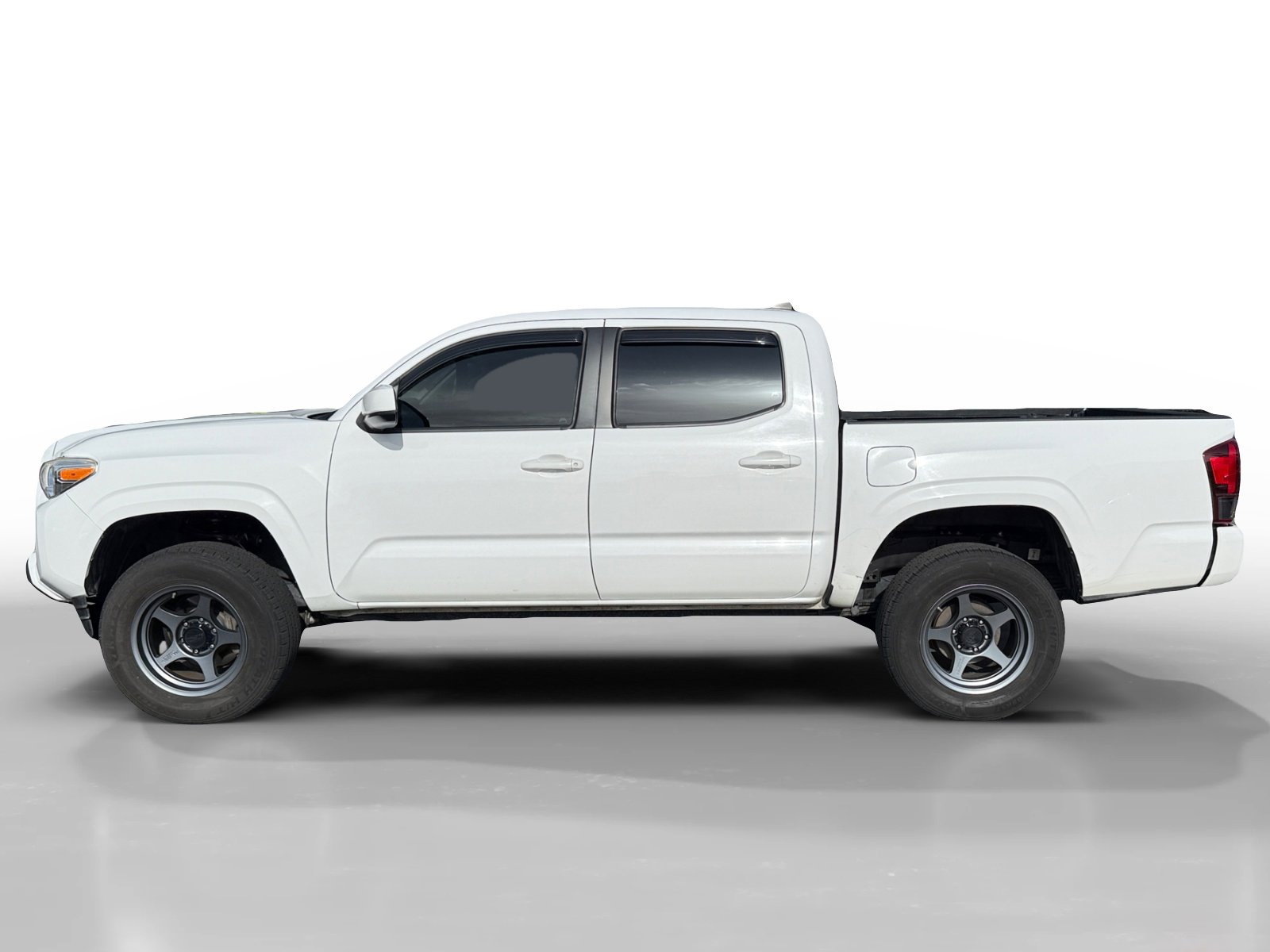 Used 2018 Toyota Tacoma SR w/ SR Convenience Package RWD image 2