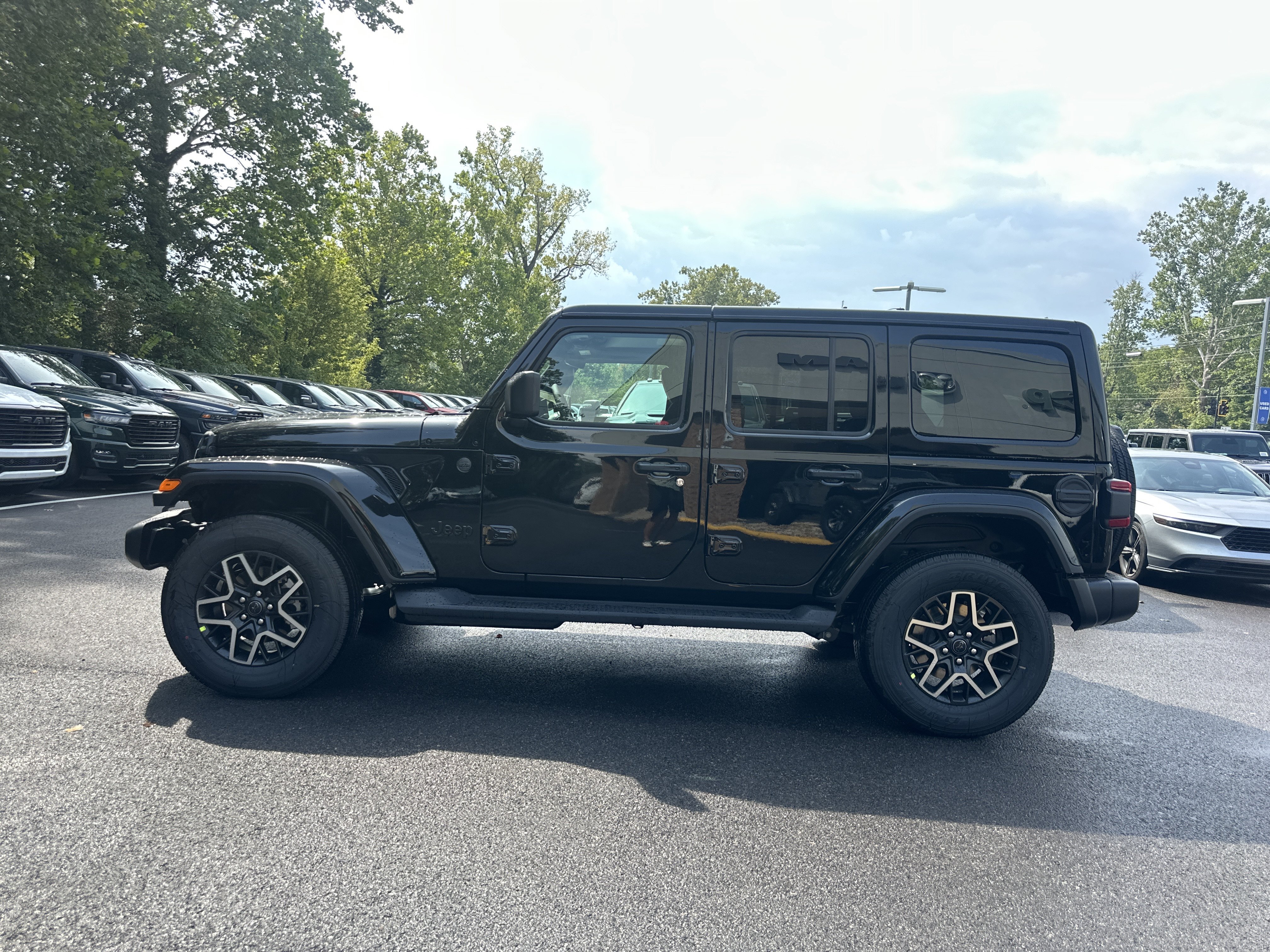 New 2027 Jeep Wrangler Unlimited Sahara AWD/4WD image 24
