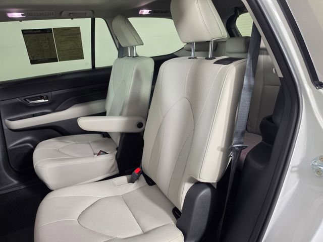 Used 2024 Toyota Grand Highlander AWD Hybrid image 18