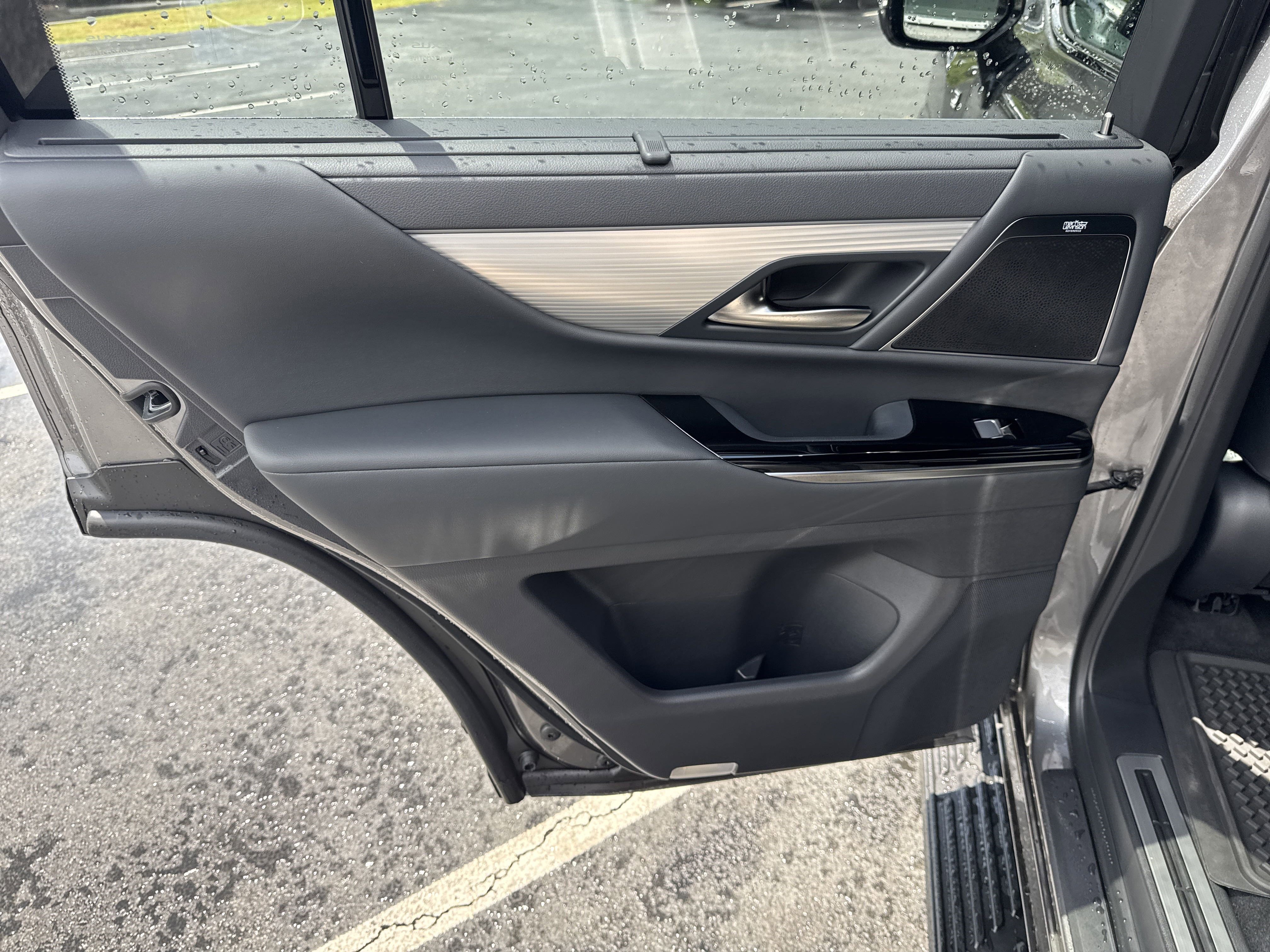 Used 2025 Lexus LX 700h F Sport image 30