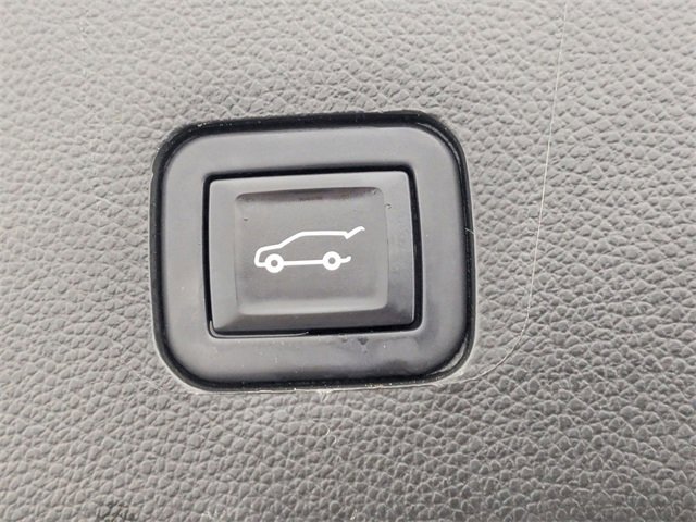 Used 2020 Chevrolet Traverse LT image 30