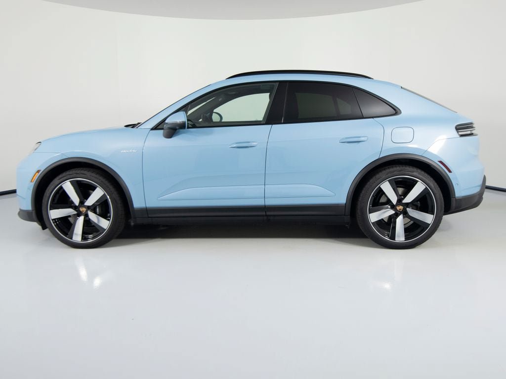 New 2026 Porsche Macan 4 Electric AWD/4WD image 2