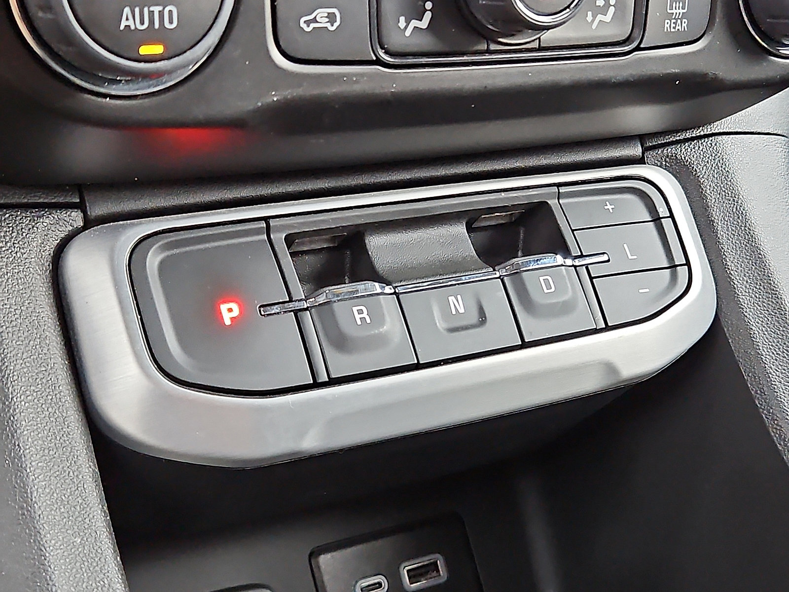 Certified 2023 GMC Acadia SLE image 14