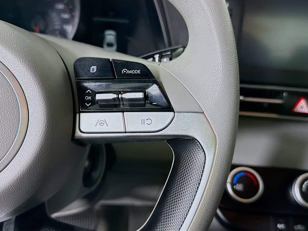 Certified 2022 Hyundai Elantra SE FWD image 21