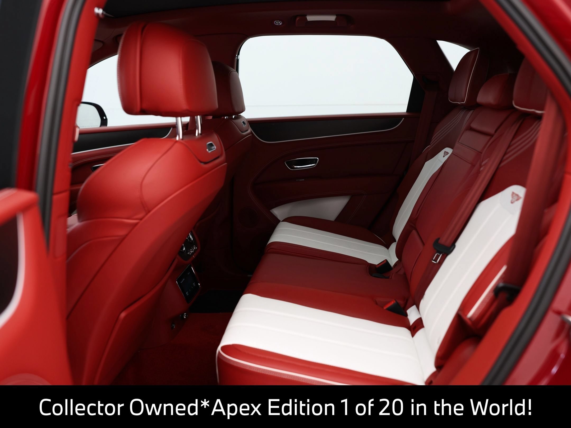 Used 2025 Bentley Bentayga AWD/4WD image 56