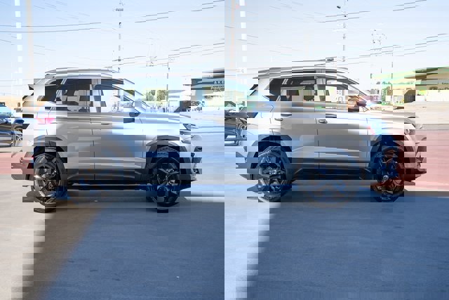 New 2026 Volkswagen Taos SEL image 7