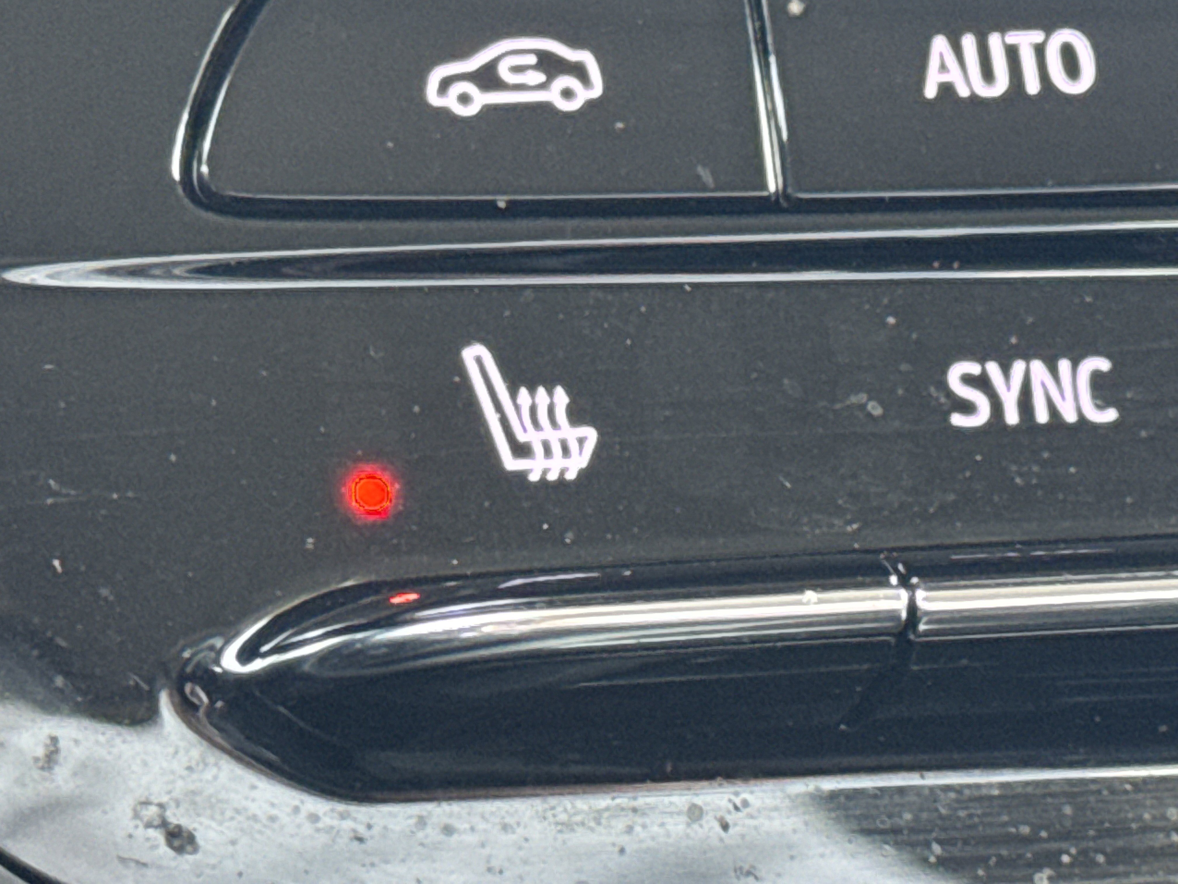 Used 2022 Buick Envision Essence w/ Technology Package I image 23