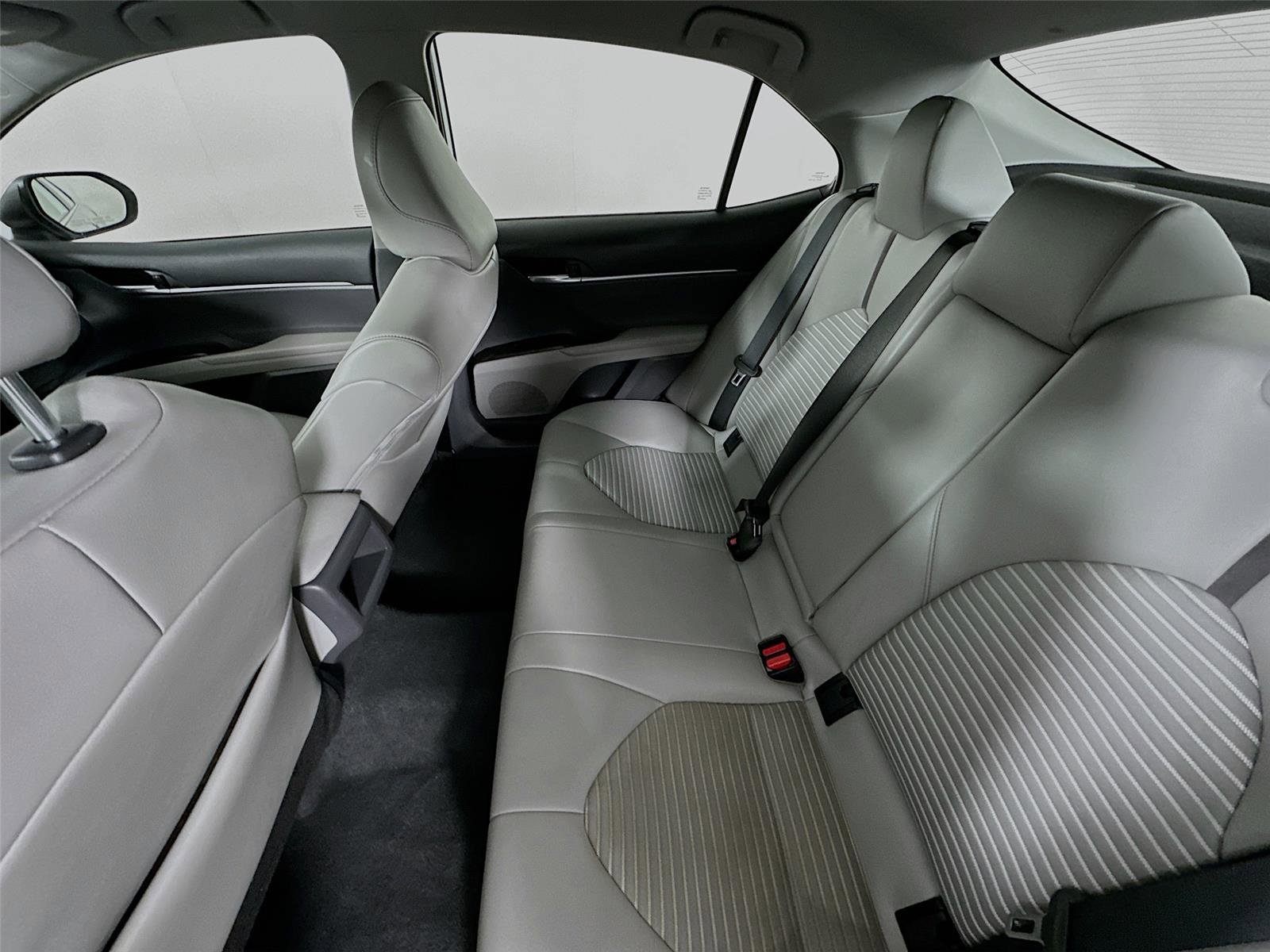 Used 2024 Toyota Camry SE image 20