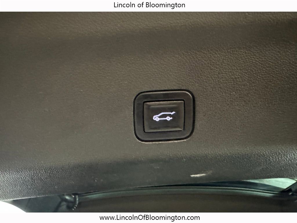 Used 2021 Chevrolet Tahoe Z71 w/ Z71 Off-Road Package image 32