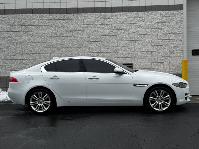 Used 2019 Jaguar XE Premium image 15