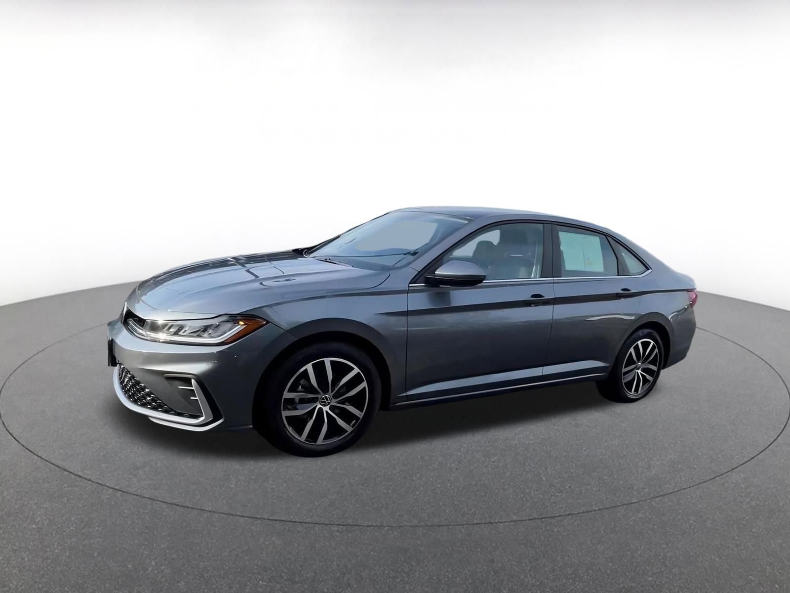 Used 2025 Volkswagen Jetta SE image 8