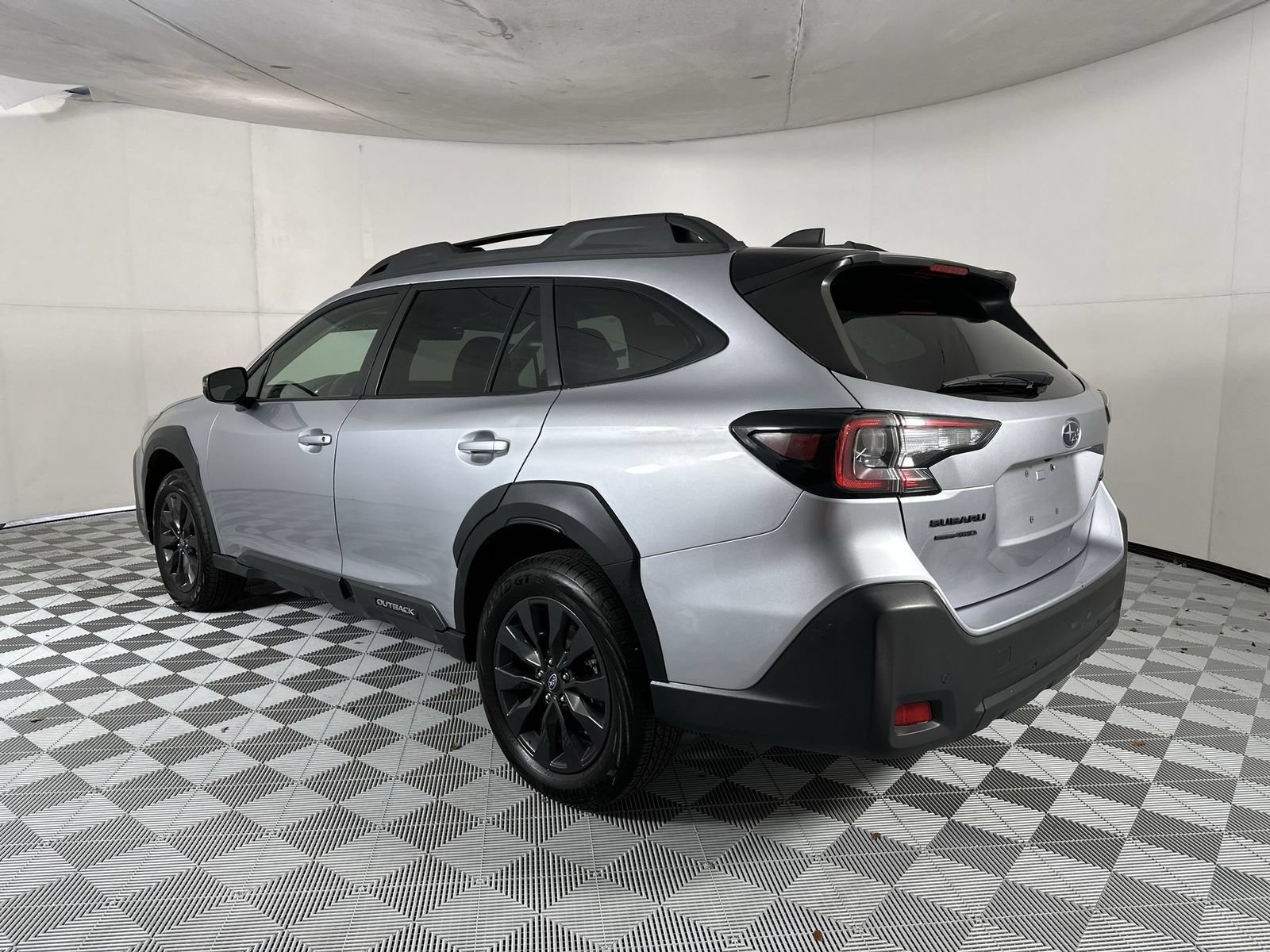 Used 2025 Subaru Outback Onyx Edition AWD/4WD image 6
