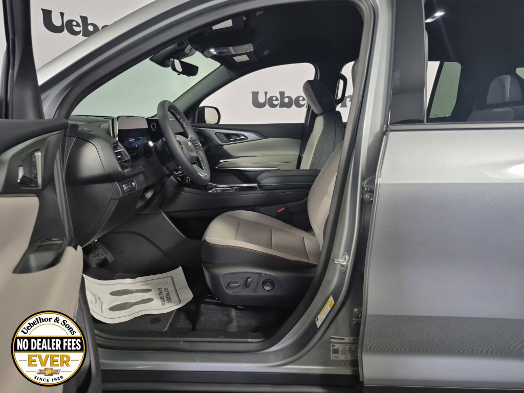 New 2026 Chevrolet Traverse LT w/ Driver Confidence Package FWD image 5