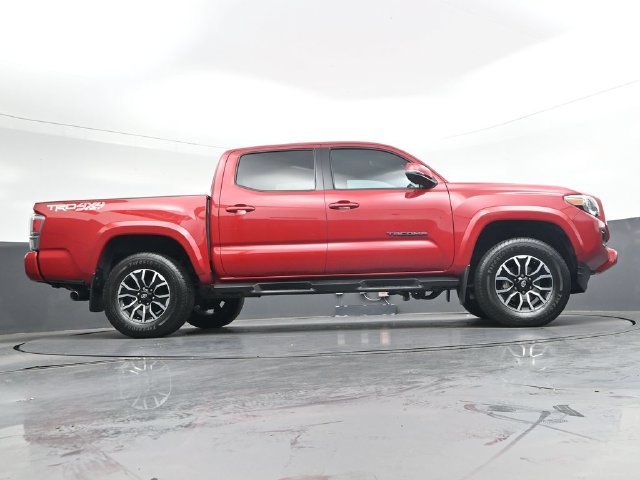 Used 2022 Toyota Tacoma TRD Sport AWD/4WD image 32
