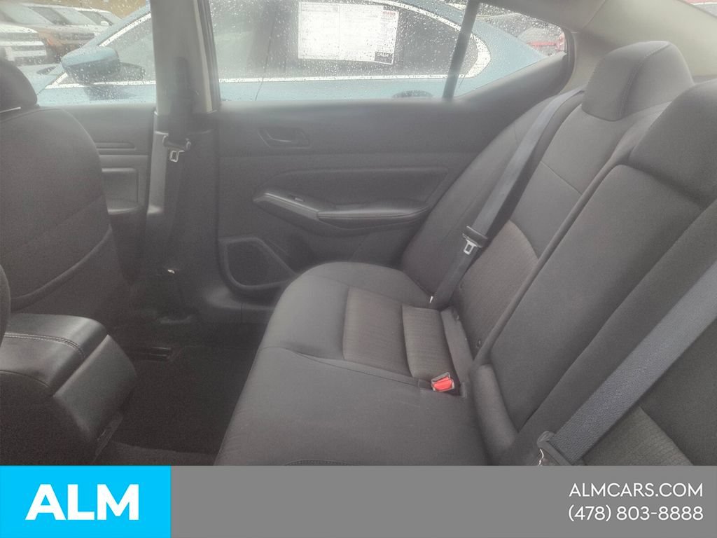 Used 2025 Nissan Altima 2.5 SV FWD image 4
