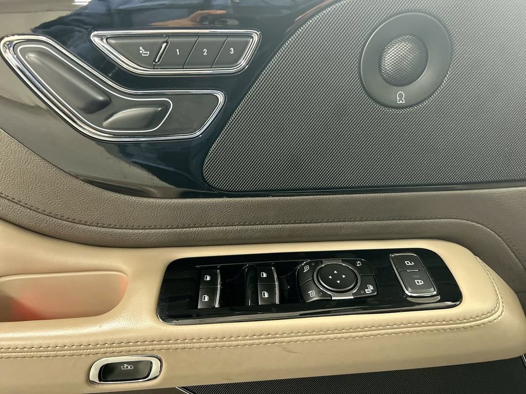 Used 2023 Lincoln Aviator Reserve w/ Equipment Group 201A AWD/4WD image 11
