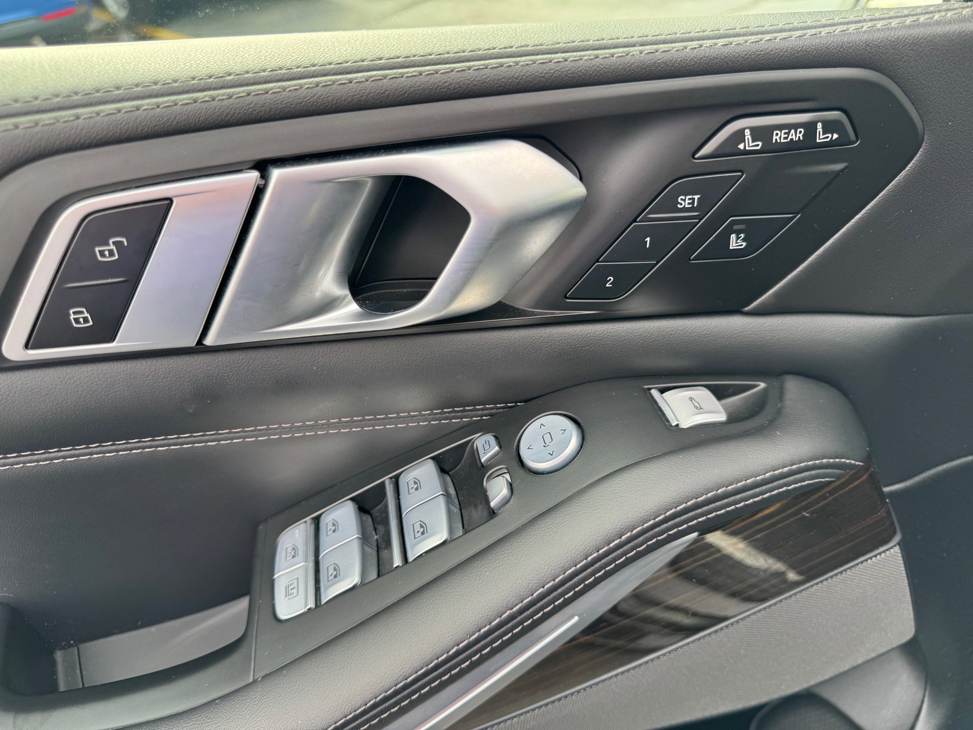 Used 2023 BMW X7 xDrive40i image 36