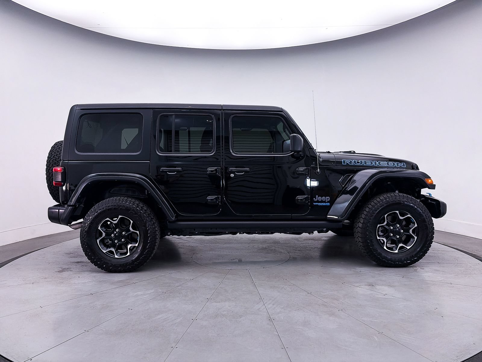 Used 2022 Jeep Wrangler Unlimited Rubicon 4xe w/ Cold Weather Group AWD/4WD image 42