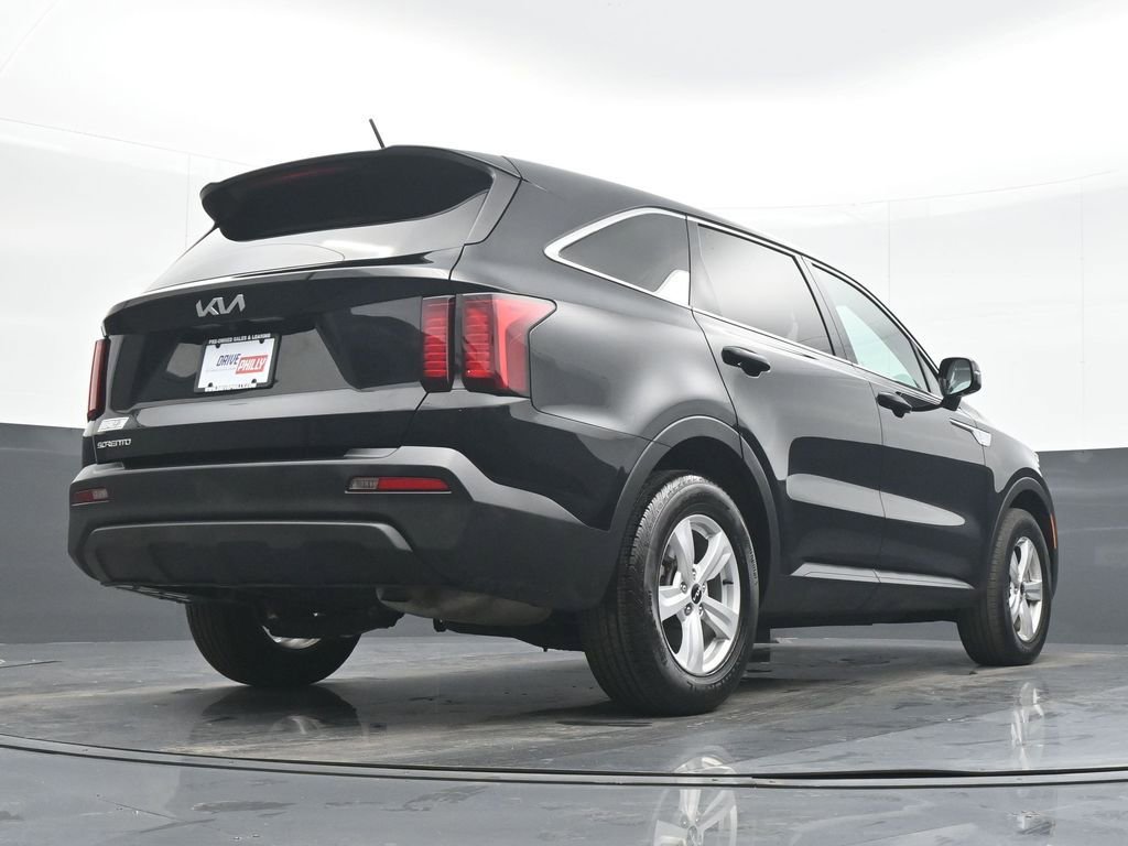Used 2023 Kia Sorento LX image 20