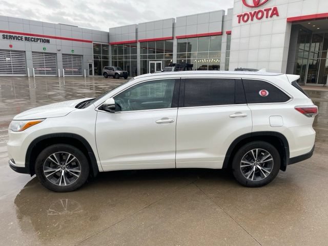 Used 2016 Toyota Highlander XLE AWD/4WD image 7