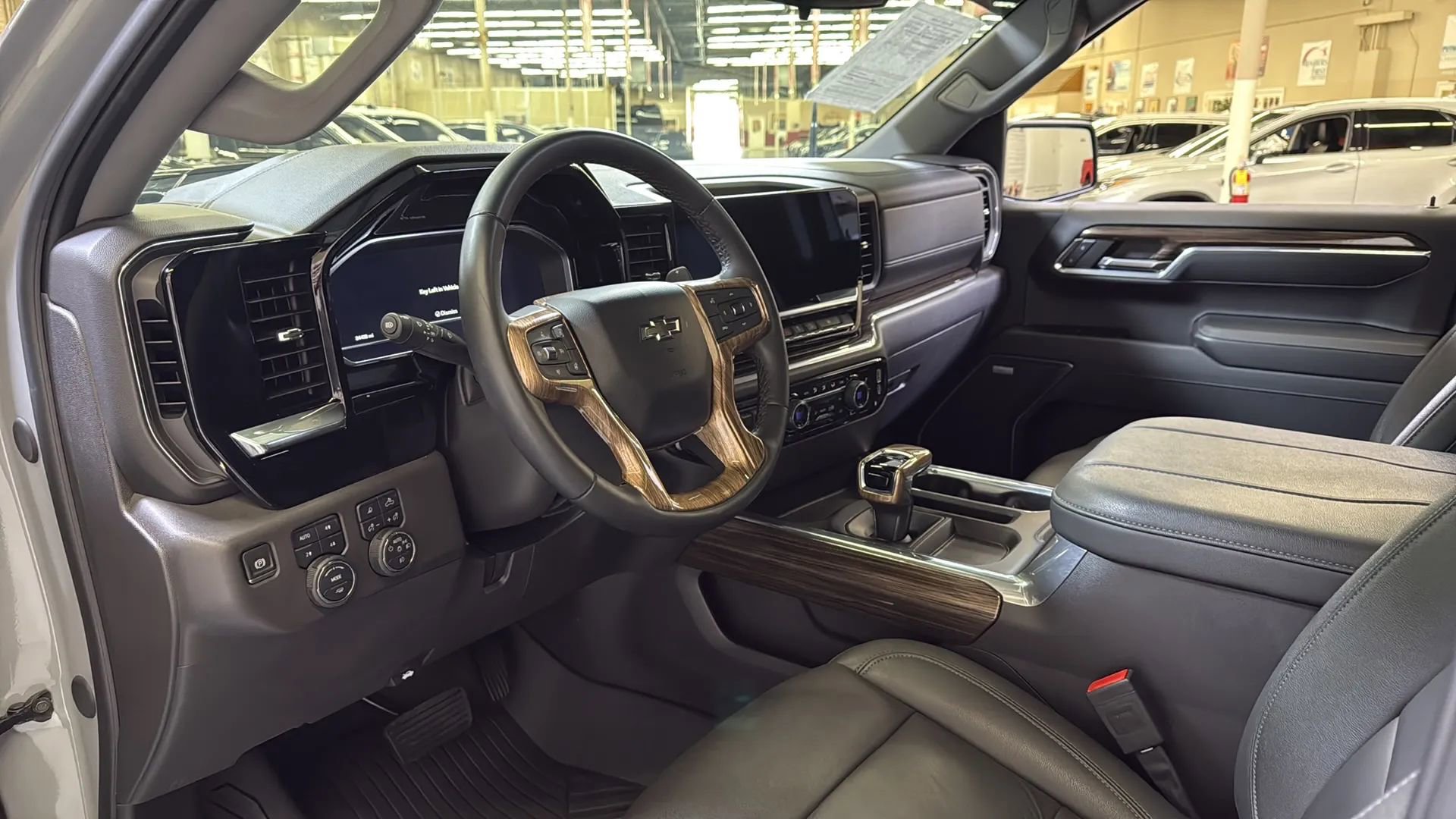 Used 2024 Chevrolet Silverado 1500 LT Trail Boss w/ LT Trail Boss Premium Package image 18