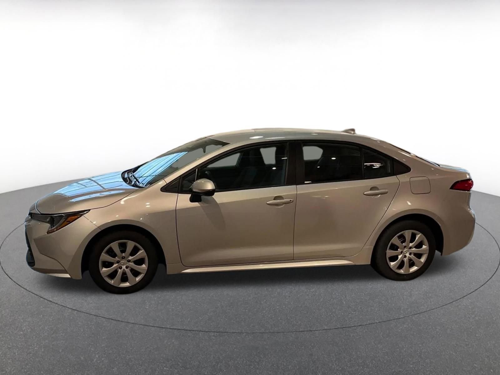 Used 2025 Toyota Corolla LE image 9