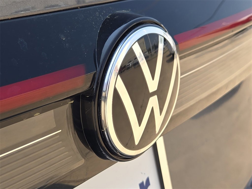 New 2025 Volkswagen Taos SEL image 7