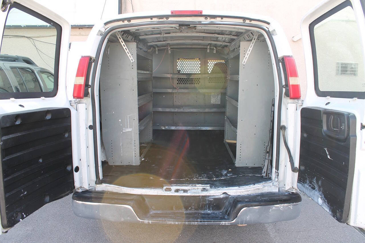Used 2004 Chevrolet Express 1500 RWD image 16