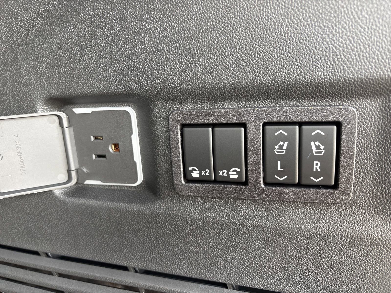 New 2026 GMC Yukon AT4 w/ LPO, Floor Liner Package image 21