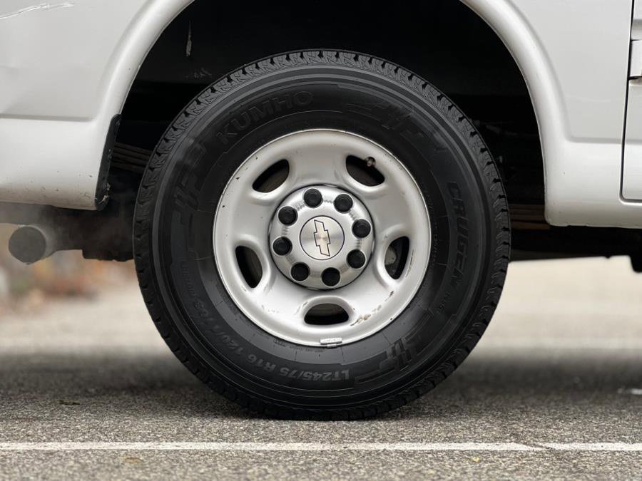 Used 2018 Chevrolet Express 2500 image 35