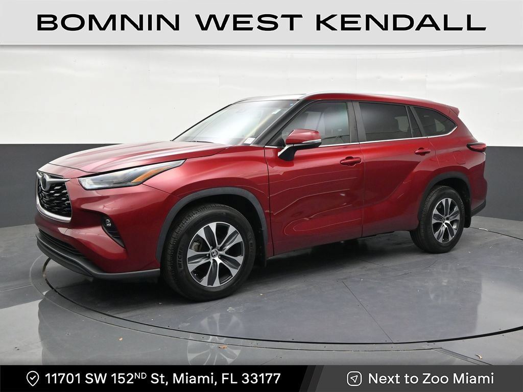 Used 2023 Toyota Highlander XLE FWD image 1