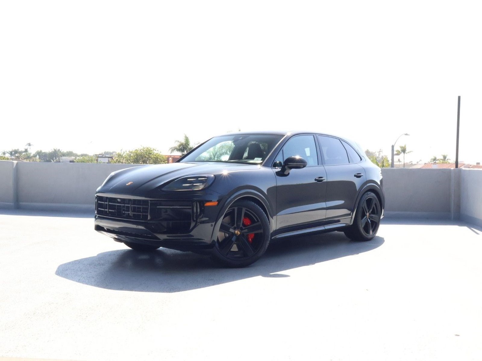 Certified 2025 Porsche Cayenne GTS AWD/4WD image 1