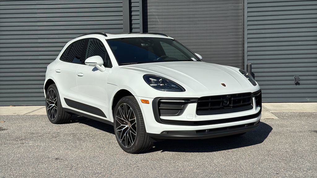 Used 2026 Porsche Macan AWD/4WD image 21